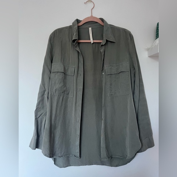 ARITZIA DRESS SHIRT/ BUTTON UP - Picture 1 of 3